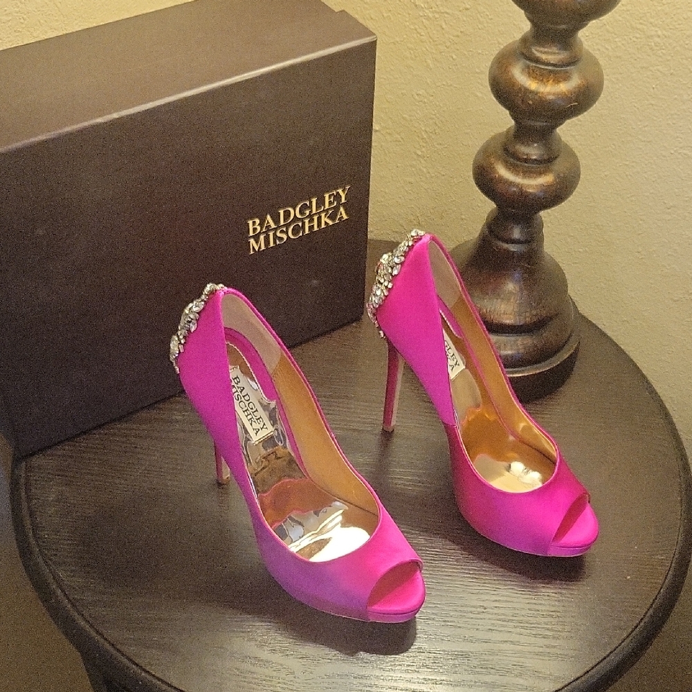 Badgley Mischka Fuchsia Embellished Heels Size 7 1/2